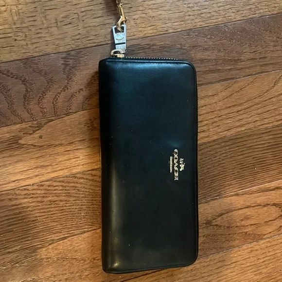 Coach wristlet, black leather - Picture 1 of 8